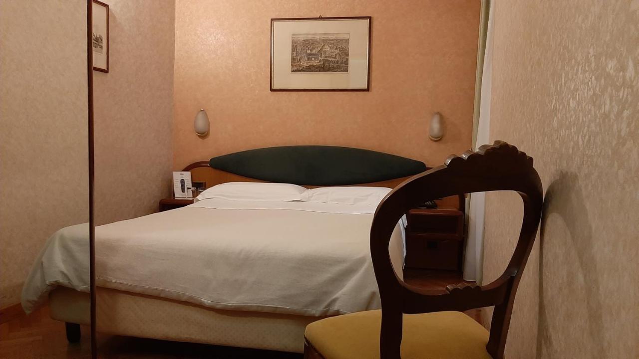 Hotel Fori Imperiali Rome Exterior photo